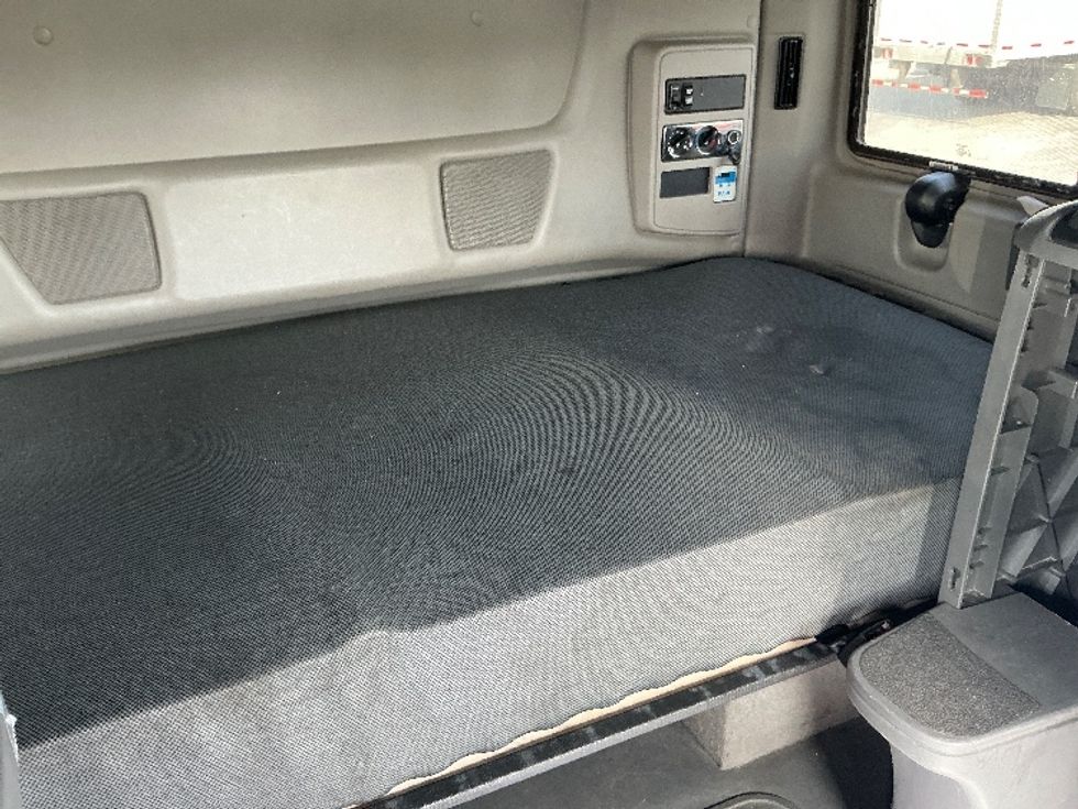 Sleeper Tractor-Heavy Duty Tractors-International-2022-LT625-East Chicago-IN-483,698\n\t\tmiles-$ 53,000 - Image 17