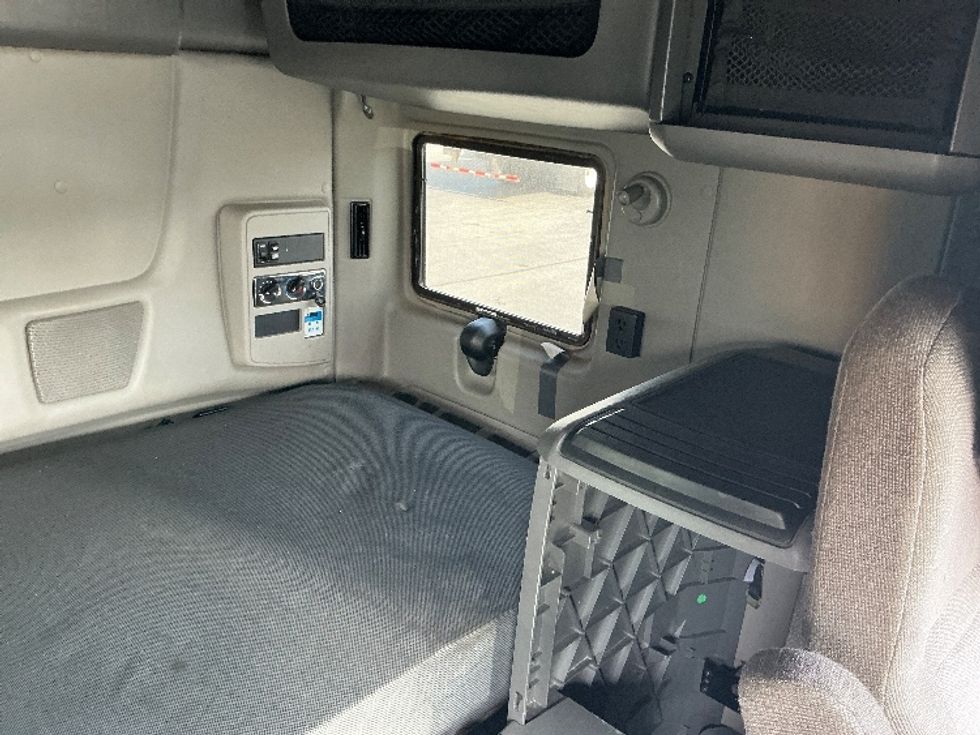 Sleeper Tractor-Heavy Duty Tractors-International-2022-LT625-East Chicago-IN-483,698\n\t\tmiles-$ 53,000 - Image 18