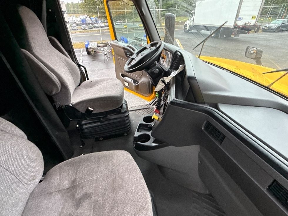 Sleeper Tractor-Heavy Duty Tractors-International-2022-LT625-Edison-NJ-376,377\n\t\tmiles-$ 61,250 - Image 15