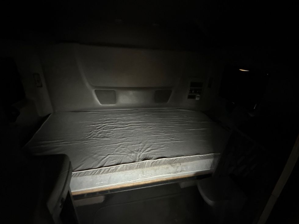 Sleeper Tractor-Heavy Duty Tractors-International-2022-LT625-Edison-NJ-376,377\n\t\tmiles-$ 61,250 - Image 16