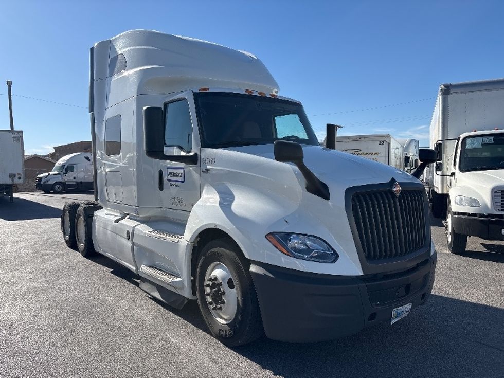 Sleeper Tractor-Heavy Duty Tractors-International-2022-LT625-El Paso-TX-465,224\n\t\tmiles-$ 59,250 - Image 1