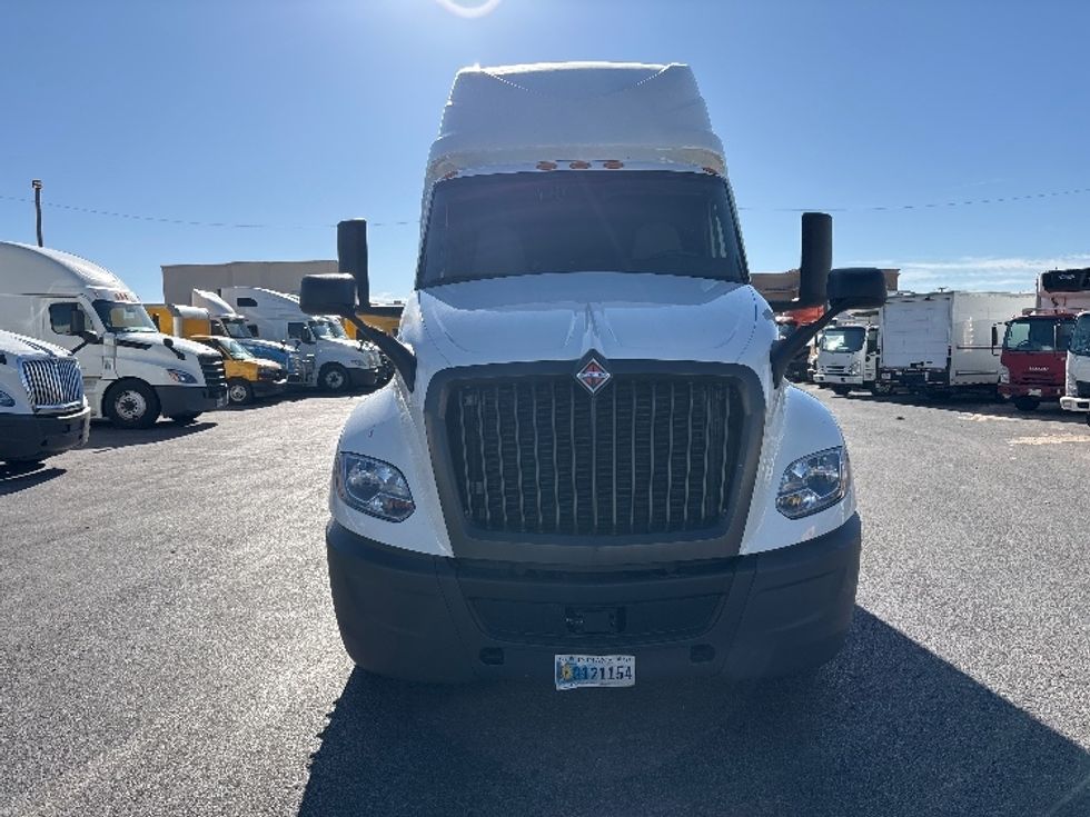 Sleeper Tractor-Heavy Duty Tractors-International-2022-LT625-El Paso-TX-465,224\n\t\tmiles-$ 59,250 - Image 2