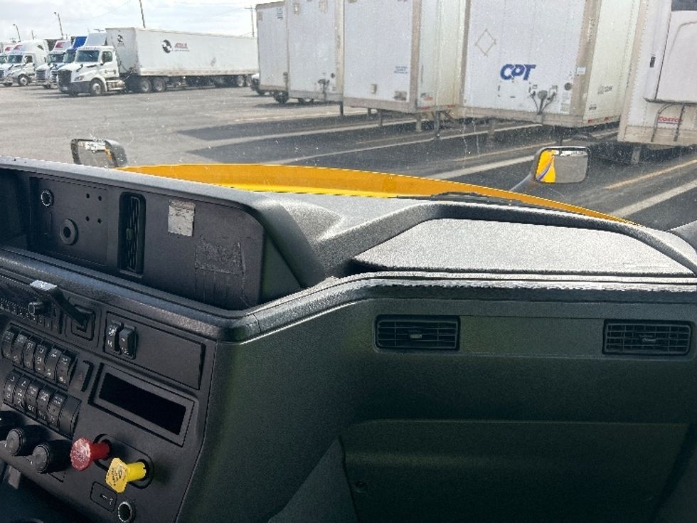 Sleeper Tractor-Heavy Duty Tractors-International-2022-LT625-El Paso-TX-469,705\n\t\tmiles-$ 56,750 - Image 14