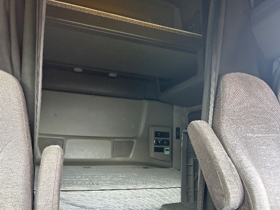 Sleeper Tractor-Heavy Duty Tractors-International-2022-LT625-El Paso-TX-469,705\n\t\tmiles-$ 56,750 - Image 16