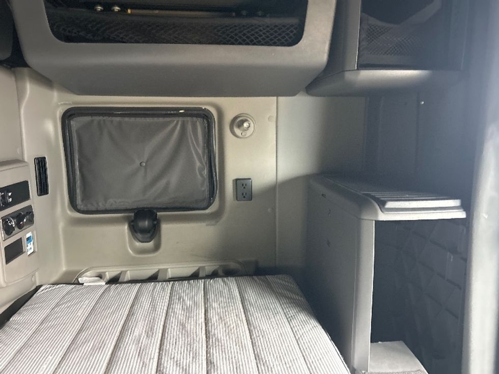 Sleeper Tractor-Heavy Duty Tractors-International-2022-LT625-El Paso-TX-469,705\n\t\tmiles-$ 56,750 - Image 18