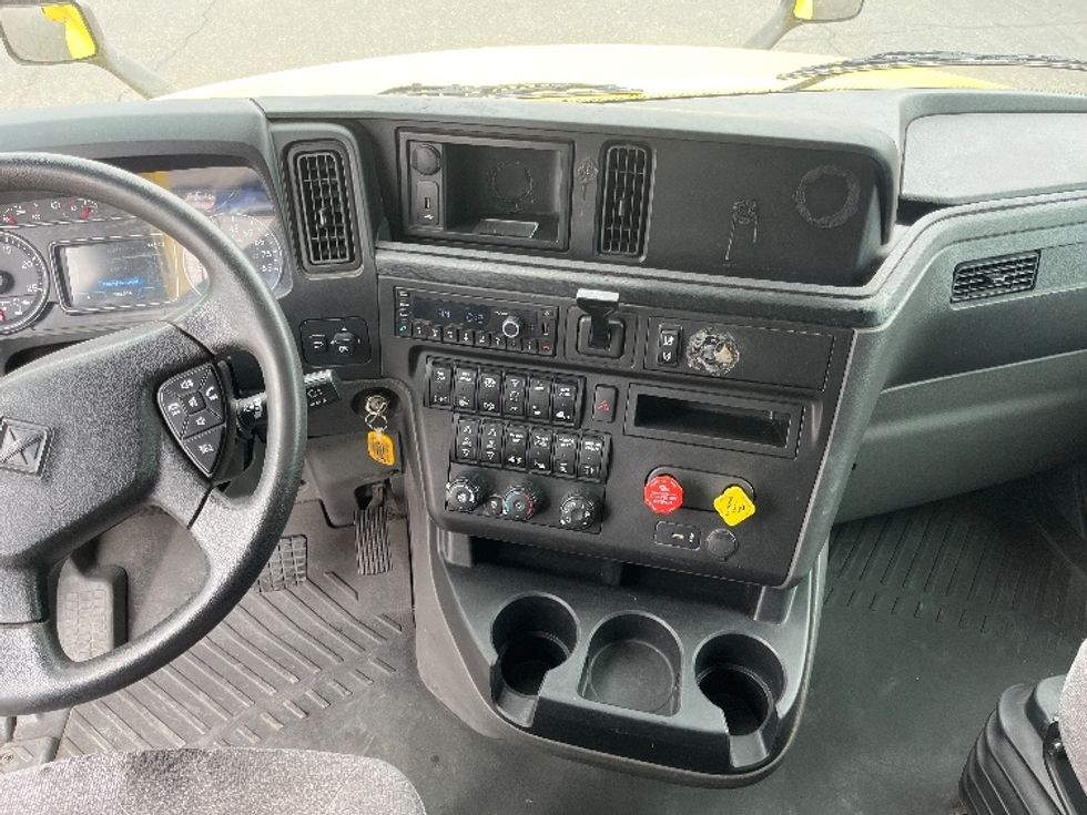Sleeper Tractor-Heavy Duty Tractors-International-2022-LT625-El Paso-TX-586,504\n\t\tmiles-$ 43,750 - Image 12