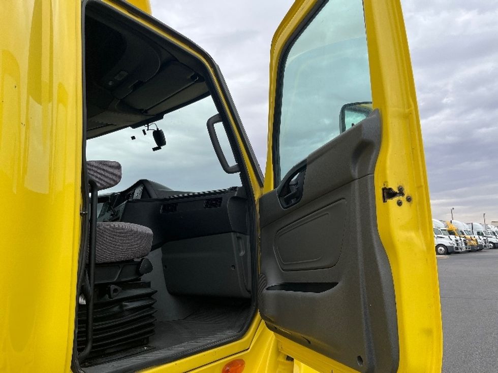 Sleeper Tractor-Heavy Duty Tractors-International-2022-LT625-El Paso-TX-586,504\n\t\tmiles-$ 43,750 - Image 13