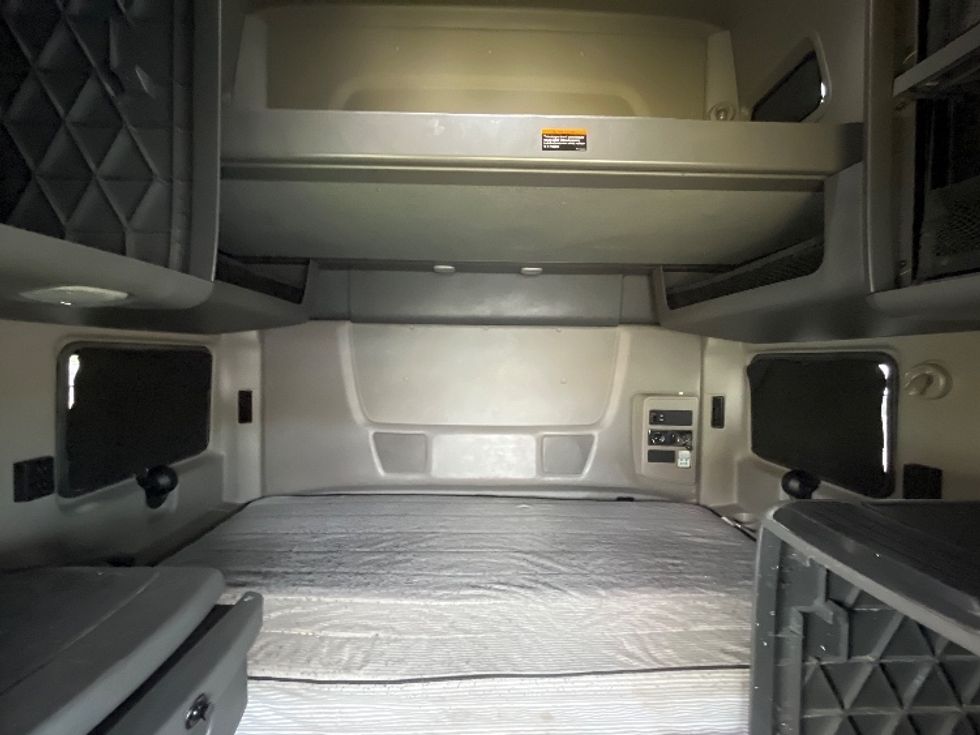 Sleeper Tractor-Heavy Duty Tractors-International-2022-LT625-El Paso-TX-586,504\n\t\tmiles-$ 43,750 - Image 16