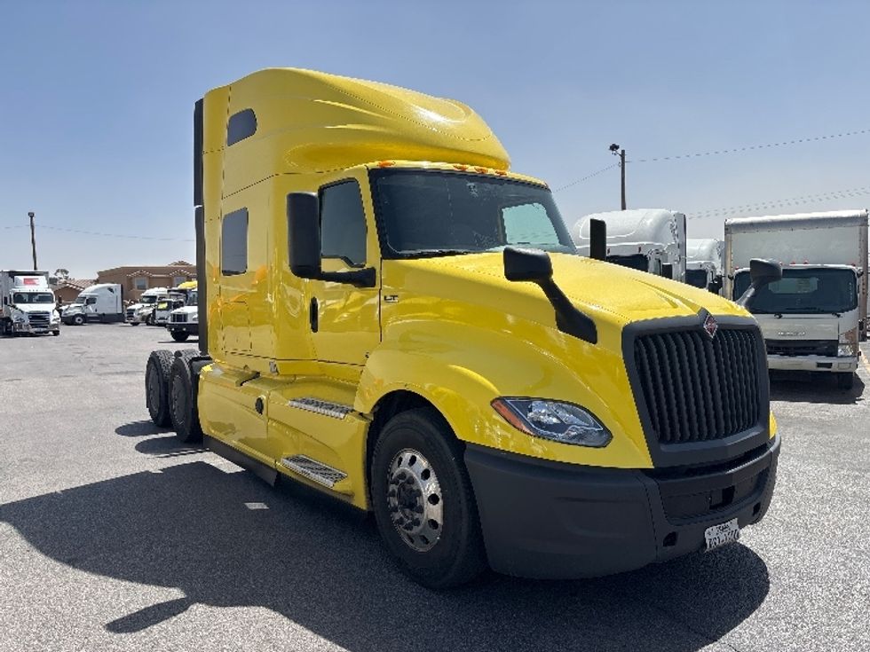 Sleeper Tractor-Heavy Duty Tractors-International-2022-LT625-El Paso-TX-607,566\n\t\tmiles-$ 40,500 - Image 1