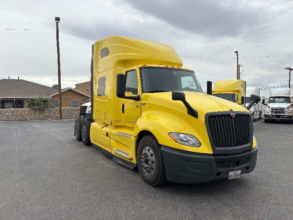 Sleeper Tractor-Heavy Duty Tractors-International-2022-LT625-El Paso-TX-618,983\n\t\tmiles-$ 37,500 - Image 1
