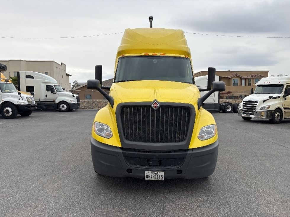 Sleeper Tractor-Heavy Duty Tractors-International-2022-LT625-El Paso-TX-618,983\n\t\tmiles-$ 37,500 - Image 2