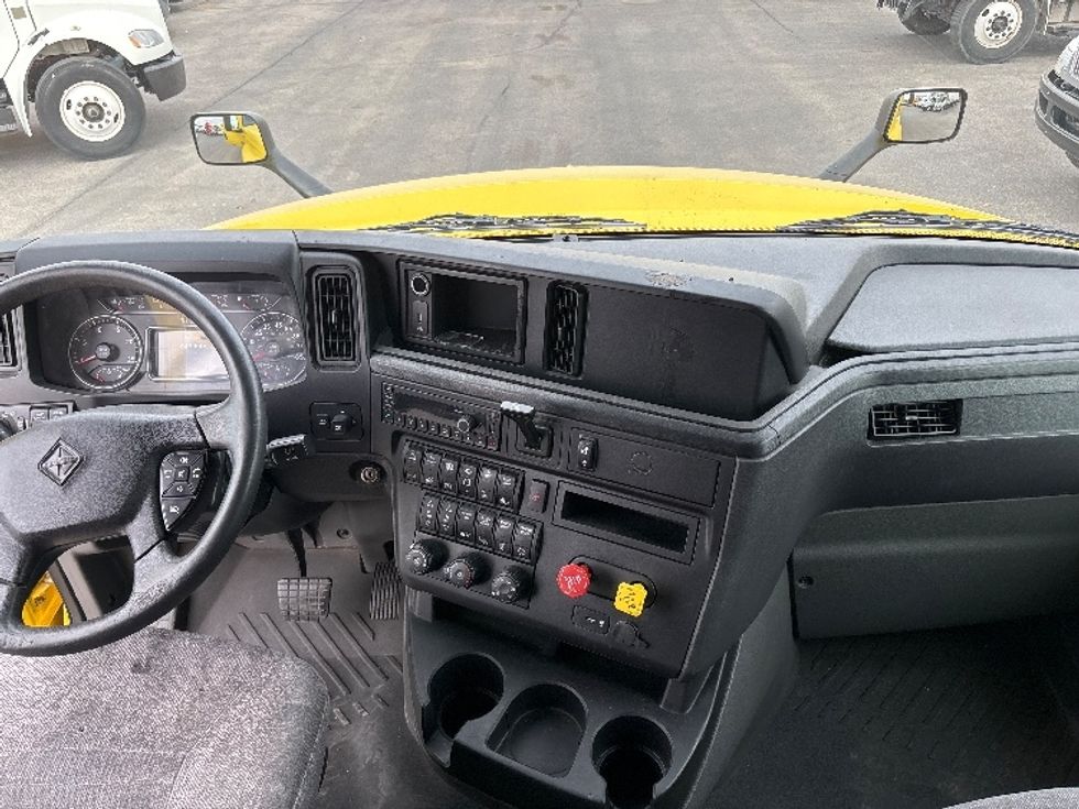 Sleeper Tractor-Heavy Duty Tractors-International-2022-LT625-El Paso-TX-643,849\n\t\tmiles-$ 37,500 - Image 12