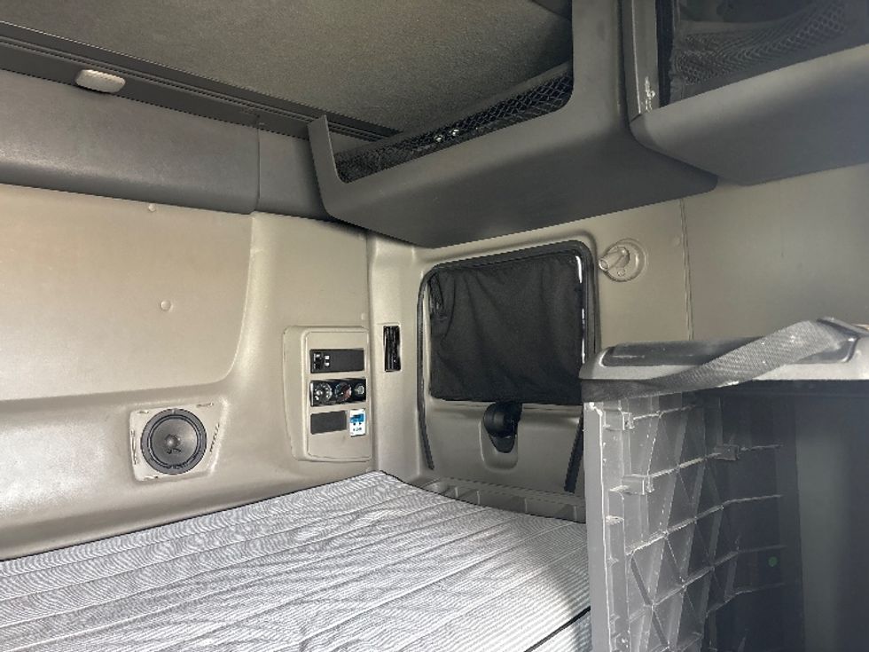 Sleeper Tractor-Heavy Duty Tractors-International-2022-LT625-El Paso-TX-643,849\n\t\tmiles-$ 37,500 - Image 18