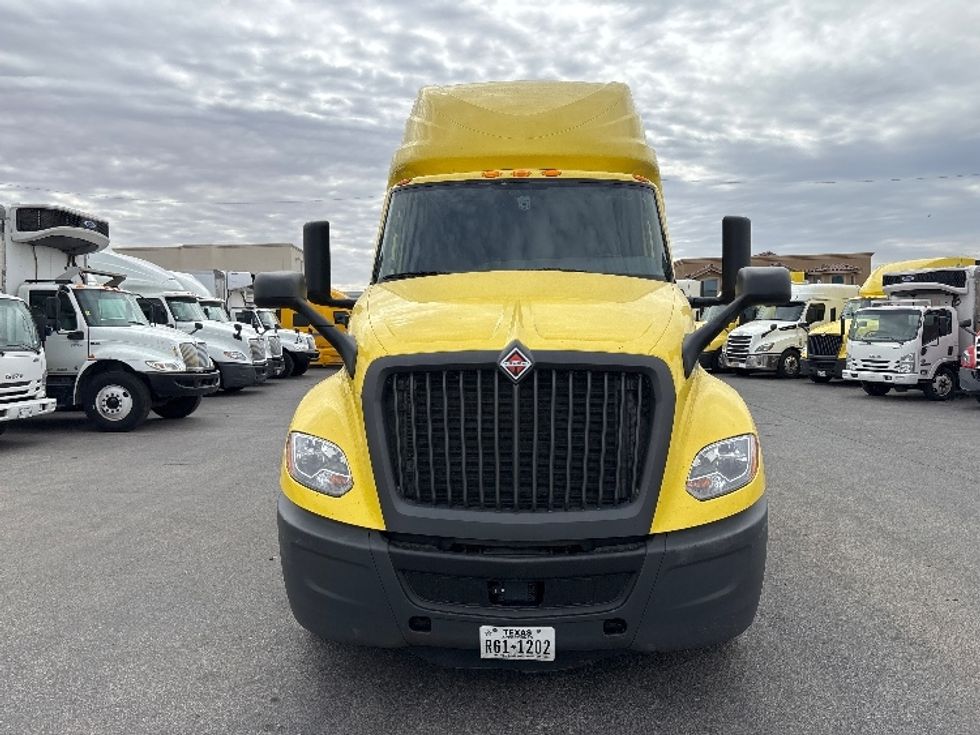 Sleeper Tractor-Heavy Duty Tractors-International-2022-LT625-El Paso-TX-643,849\n\t\tmiles-$ 37,500 - Image 2