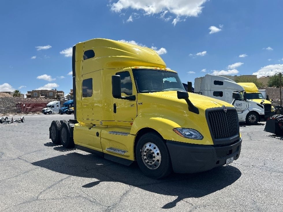 Sleeper Tractor-Heavy Duty Tractors-International-2022-LT625-El Paso-TX-646,518\n\t\tmiles-$ 35,750 - Image 1