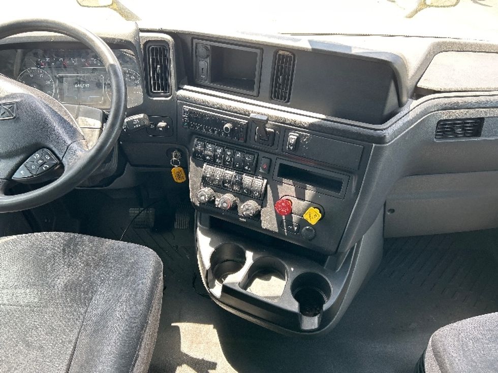 Sleeper Tractor-Heavy Duty Tractors-International-2022-LT625-El Paso-TX-646,518\n\t\tmiles-$ 35,750 - Image 12