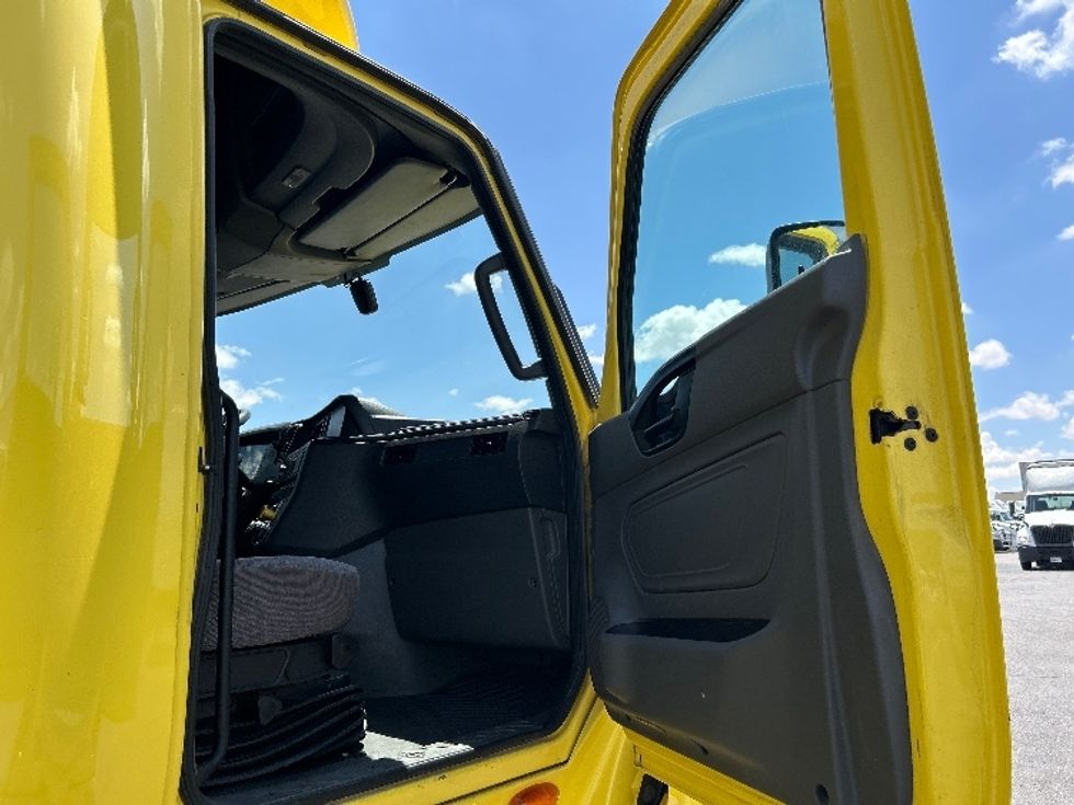 Sleeper Tractor-Heavy Duty Tractors-International-2022-LT625-El Paso-TX-646,518\n\t\tmiles-$ 35,750 - Image 13