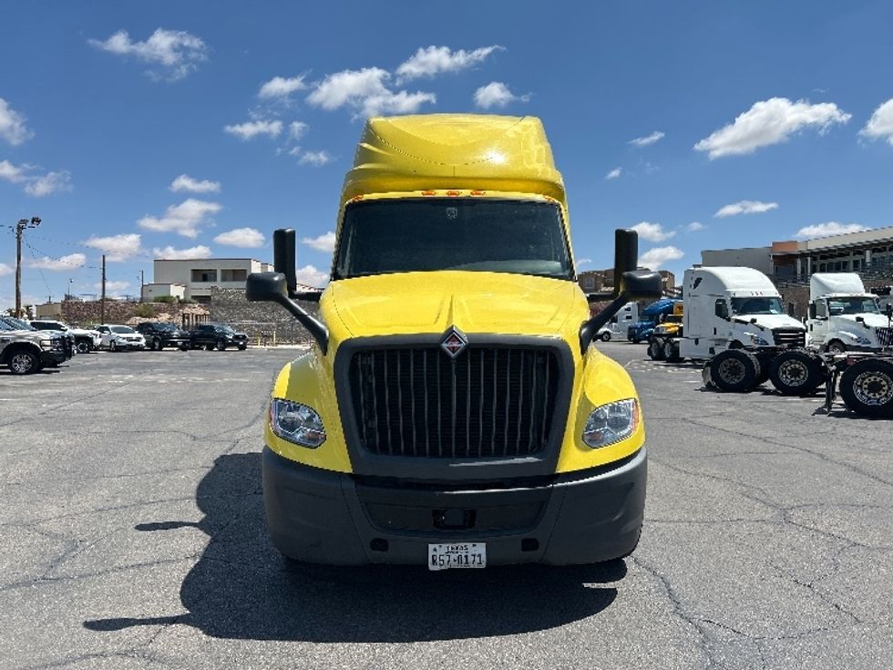 Sleeper Tractor-Heavy Duty Tractors-International-2022-LT625-El Paso-TX-646,518\n\t\tmiles-$ 35,750 - Image 2