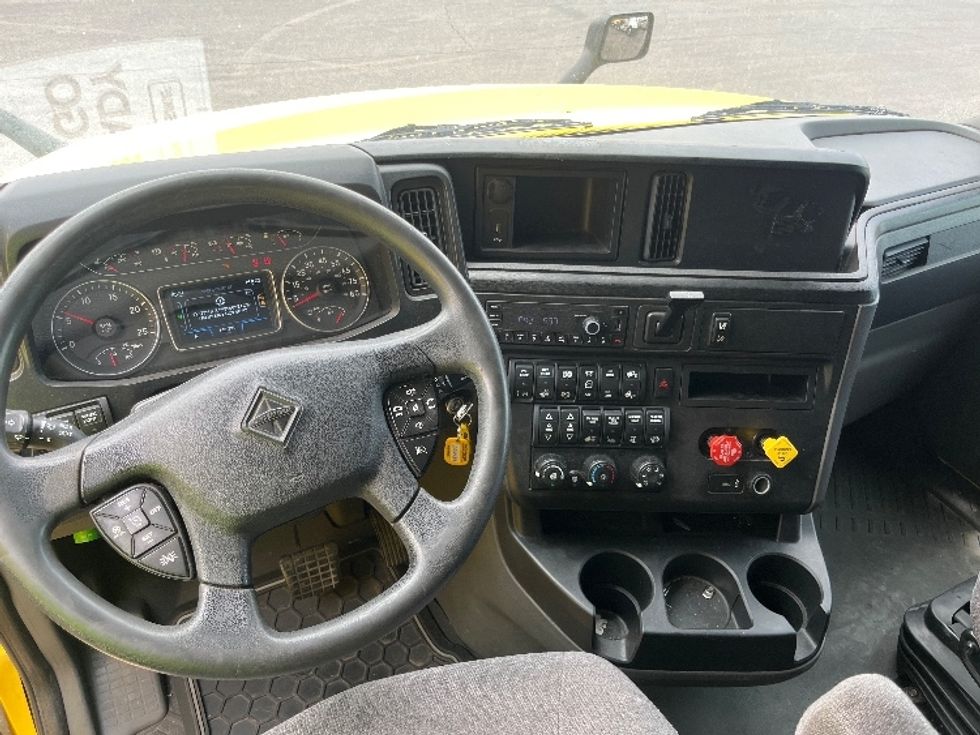 Sleeper Tractor-Heavy Duty Tractors-International-2022-LT625-El Paso-TX-648,232\n\t\tmiles-$ 37,250 - Image 11