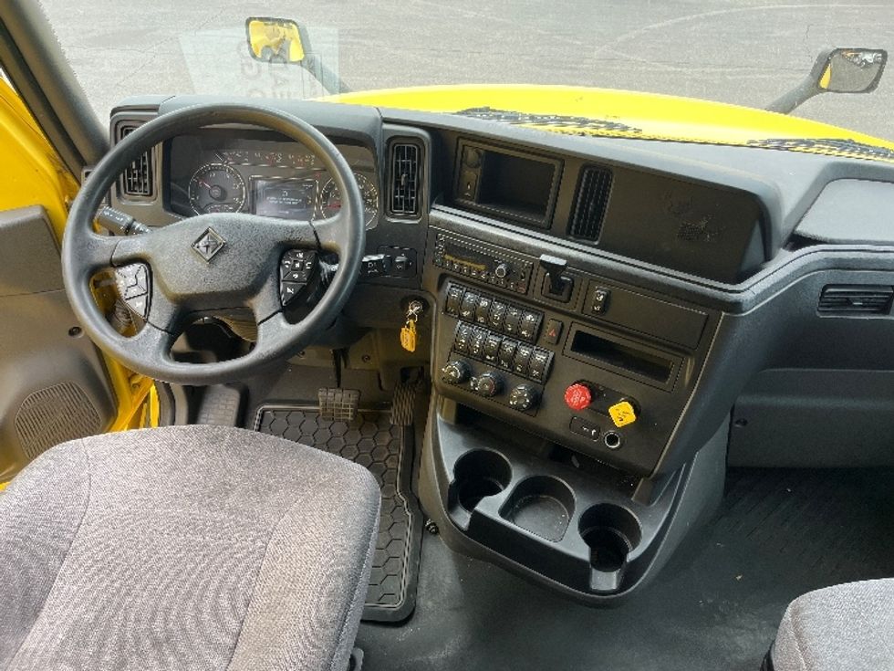 Sleeper Tractor-Heavy Duty Tractors-International-2022-LT625-El Paso-TX-648,232\n\t\tmiles-$ 37,250 - Image 12
