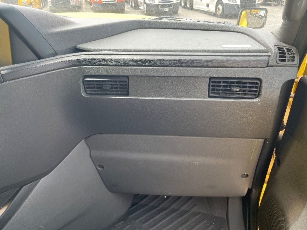 Sleeper Tractor-Heavy Duty Tractors-International-2022-LT625-El Paso-TX-648,232\n\t\tmiles-$ 37,250 - Image 14