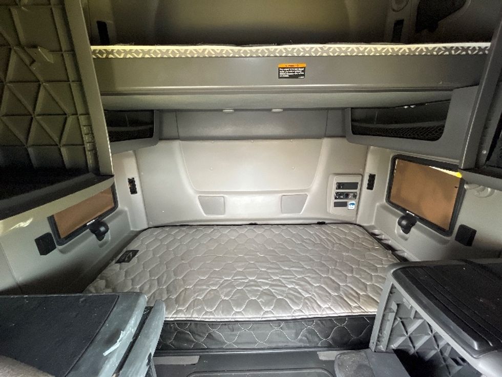 Sleeper Tractor-Heavy Duty Tractors-International-2022-LT625-El Paso-TX-648,232\n\t\tmiles-$ 37,250 - Image 16