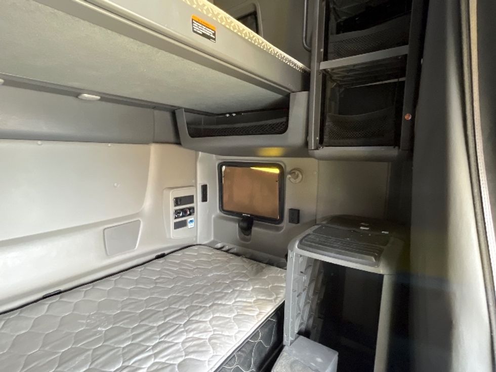 Sleeper Tractor-Heavy Duty Tractors-International-2022-LT625-El Paso-TX-648,232\n\t\tmiles-$ 37,250 - Image 18