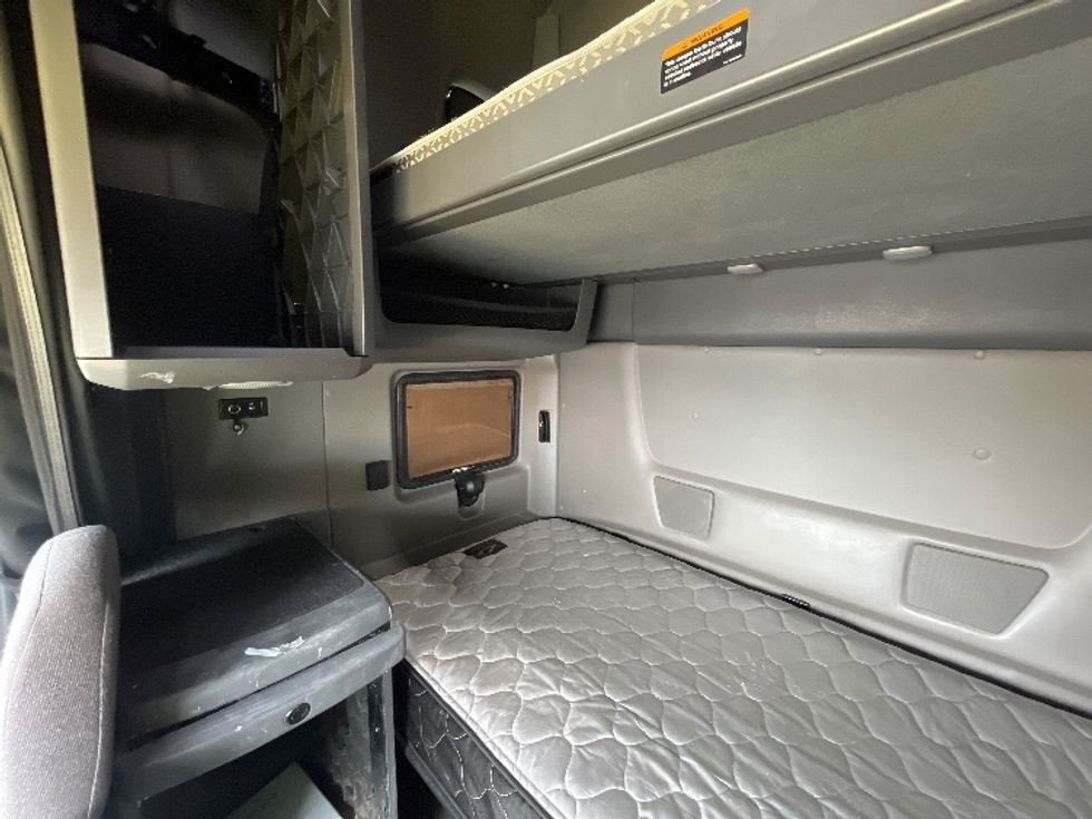 Sleeper Tractor-Heavy Duty Tractors-International-2022-LT625-El Paso-TX-648,232\n\t\tmiles-$ 37,250 - Image 19