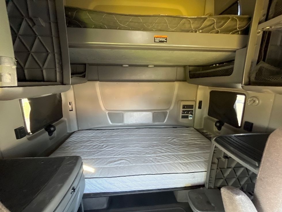 Sleeper Tractor-Heavy Duty Tractors-International-2022-LT625-El Paso-TX-649,196\n\t\tmiles-$ 34,750 - Image 16