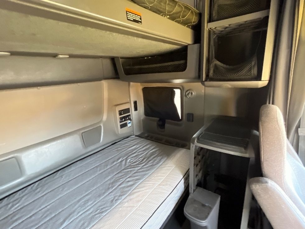 Sleeper Tractor-Heavy Duty Tractors-International-2022-LT625-El Paso-TX-649,196\n\t\tmiles-$ 34,750 - Image 18