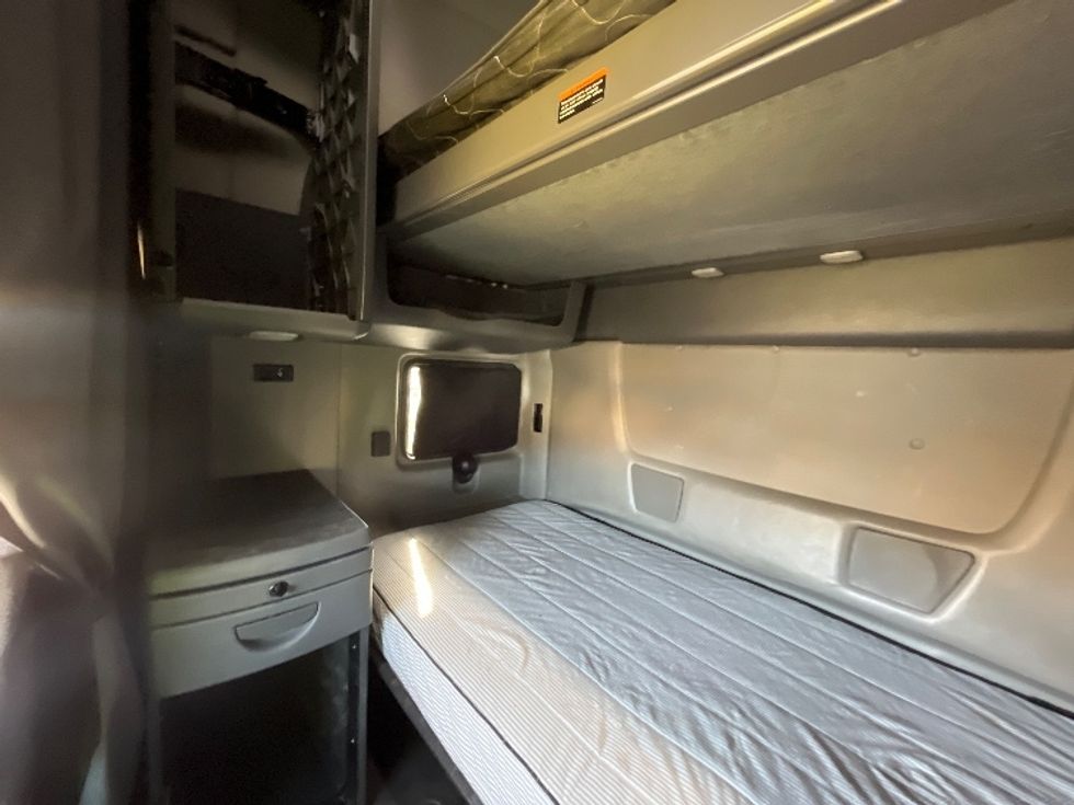 Sleeper Tractor-Heavy Duty Tractors-International-2022-LT625-El Paso-TX-649,196\n\t\tmiles-$ 34,750 - Image 19