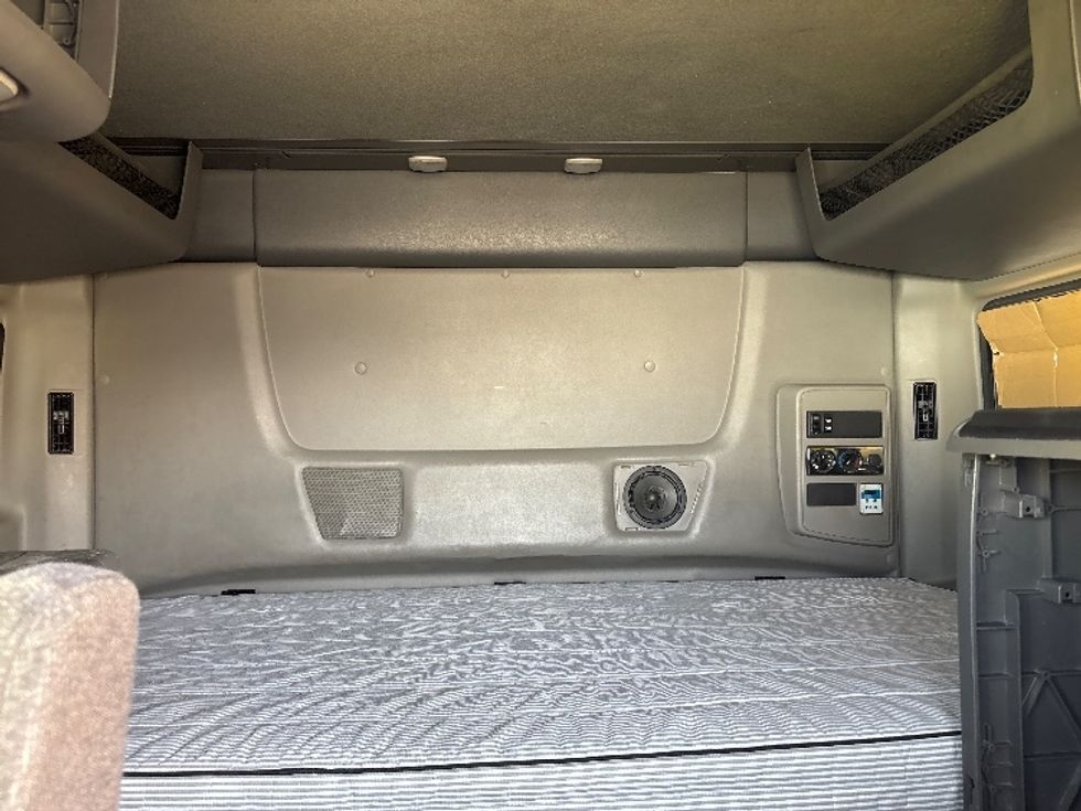 Sleeper Tractor-Heavy Duty Tractors-International-2022-LT625-El Paso-TX-666,191\n\t\tmiles-$ 34,250 - Image 16