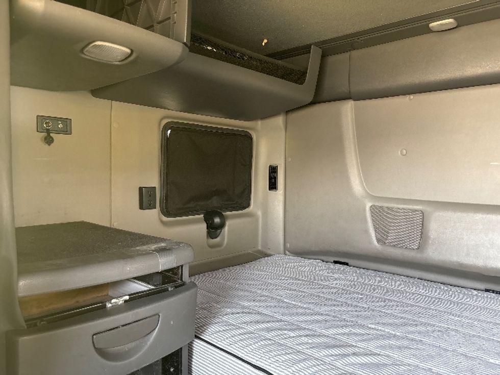 Sleeper Tractor-Heavy Duty Tractors-International-2022-LT625-El Paso-TX-666,191\n\t\tmiles-$ 34,250 - Image 19