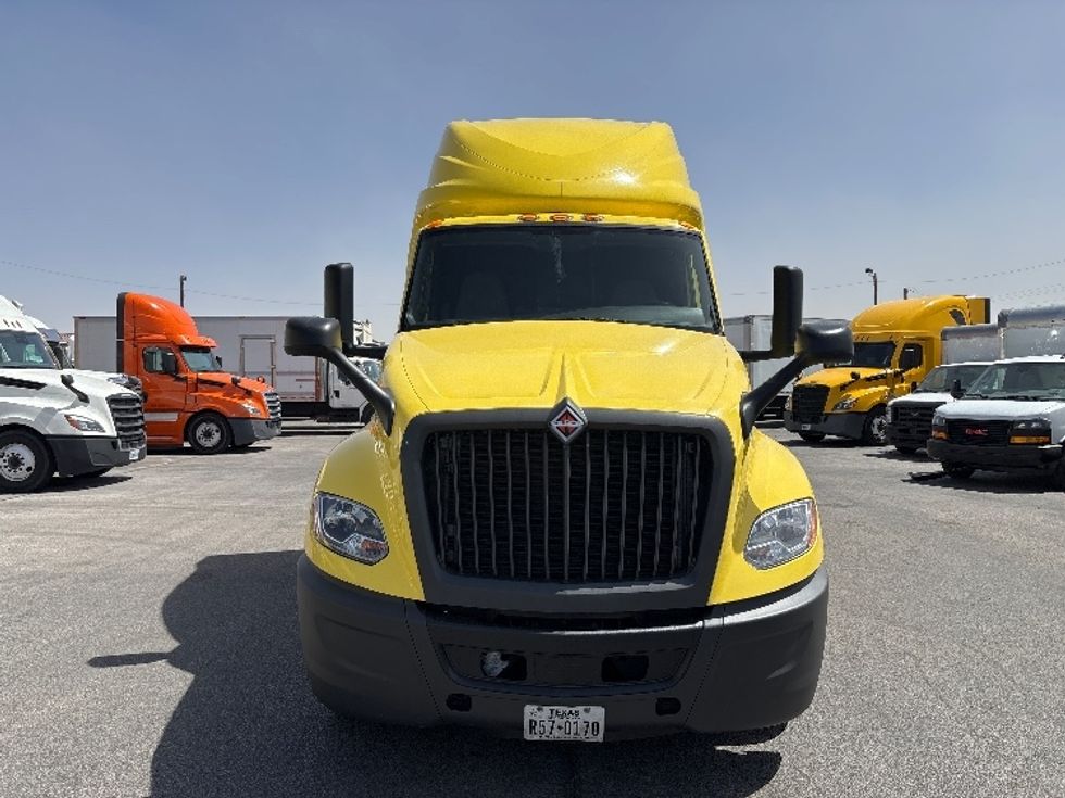 Sleeper Tractor-Heavy Duty Tractors-International-2022-LT625-El Paso-TX-666,191\n\t\tmiles-$ 34,250 - Image 2