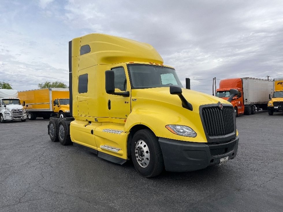 Sleeper Tractor-Heavy Duty Tractors-International-2022-LT625-El Paso-TX-675,050\n\t\tmiles-$ 34,250 - Image 1