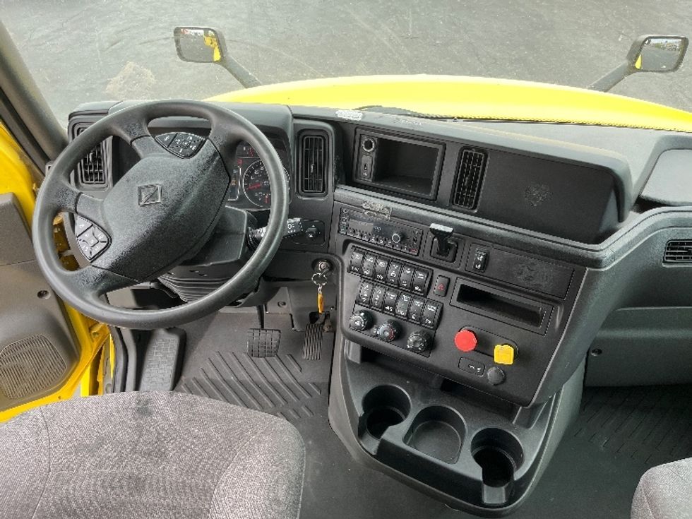 Sleeper Tractor-Heavy Duty Tractors-International-2022-LT625-El Paso-TX-675,050\n\t\tmiles-$ 34,250 - Image 12