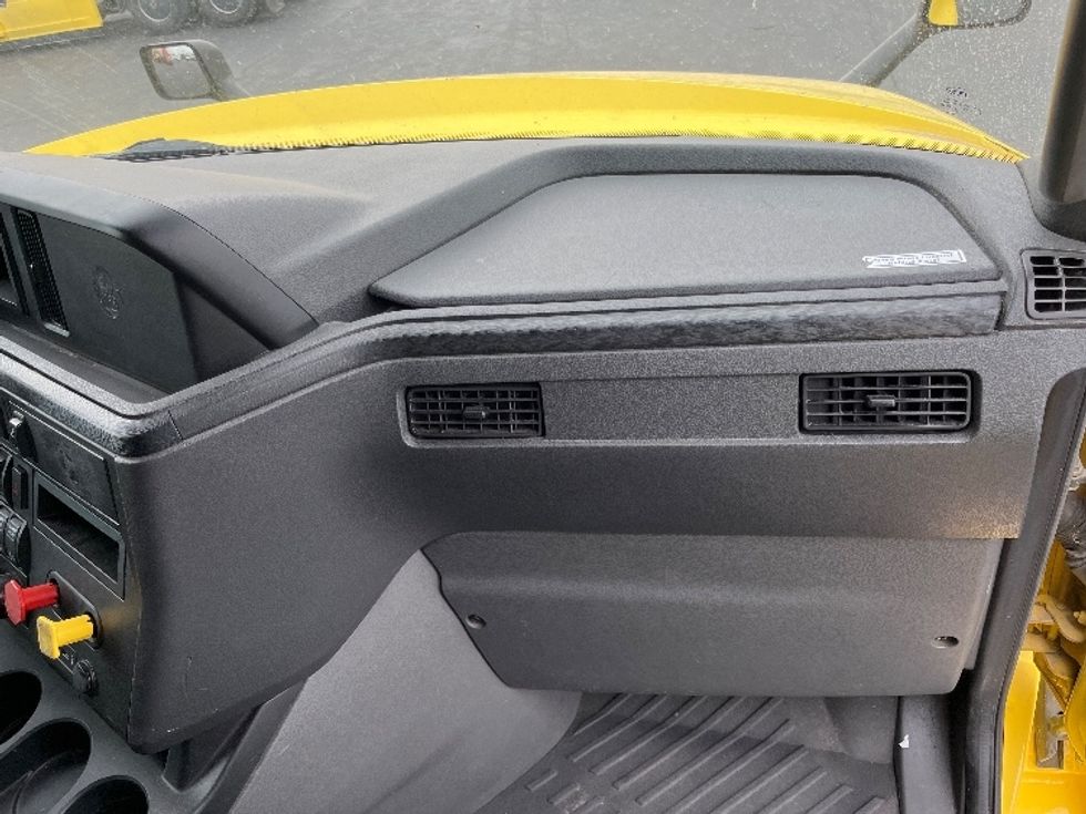 Sleeper Tractor-Heavy Duty Tractors-International-2022-LT625-El Paso-TX-675,050\n\t\tmiles-$ 34,250 - Image 14