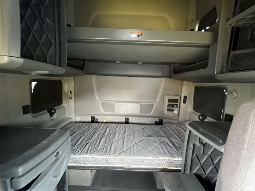 Sleeper Tractor-Heavy Duty Tractors-International-2022-LT625-El Paso-TX-675,050\n\t\tmiles-$ 34,250 - Image 16