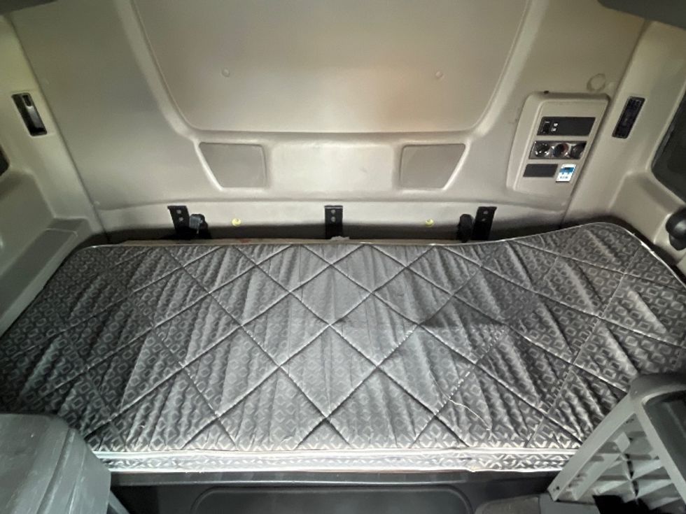 Sleeper Tractor-Heavy Duty Tractors-International-2022-LT625-El Paso-TX-675,050\n\t\tmiles-$ 34,250 - Image 17