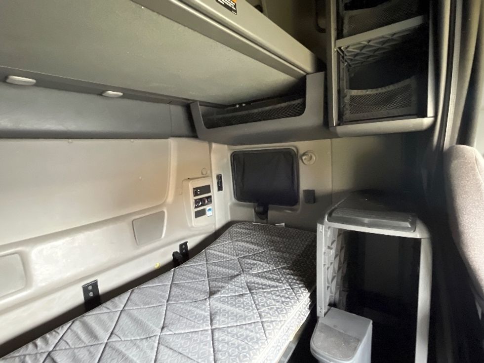 Sleeper Tractor-Heavy Duty Tractors-International-2022-LT625-El Paso-TX-675,050\n\t\tmiles-$ 34,250 - Image 18