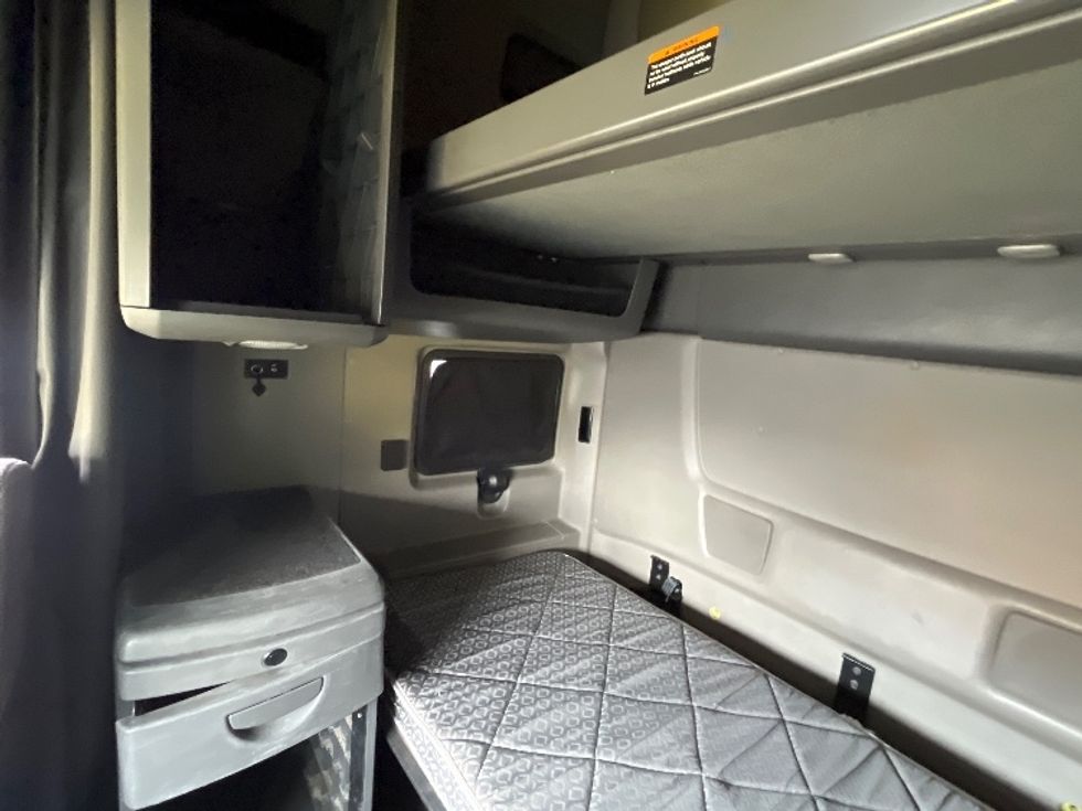 Sleeper Tractor-Heavy Duty Tractors-International-2022-LT625-El Paso-TX-675,050\n\t\tmiles-$ 34,250 - Image 19