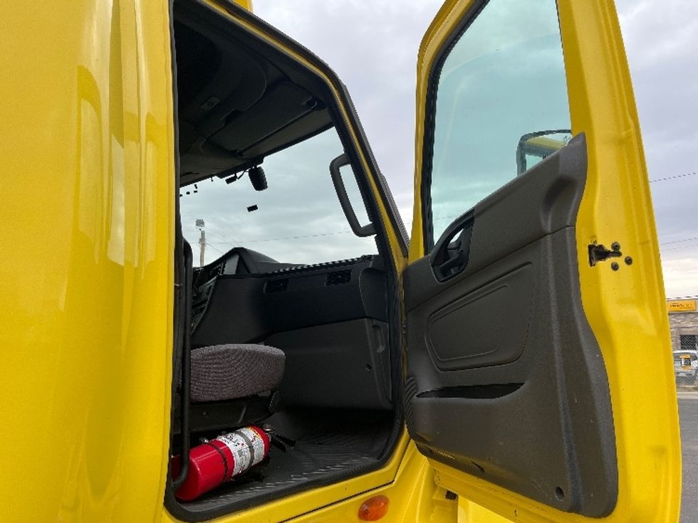 Sleeper Tractor-Heavy Duty Tractors-International-2022-LT625-El Paso-TX-689,455\n\t\tmiles-$ 32,750 - Image 13