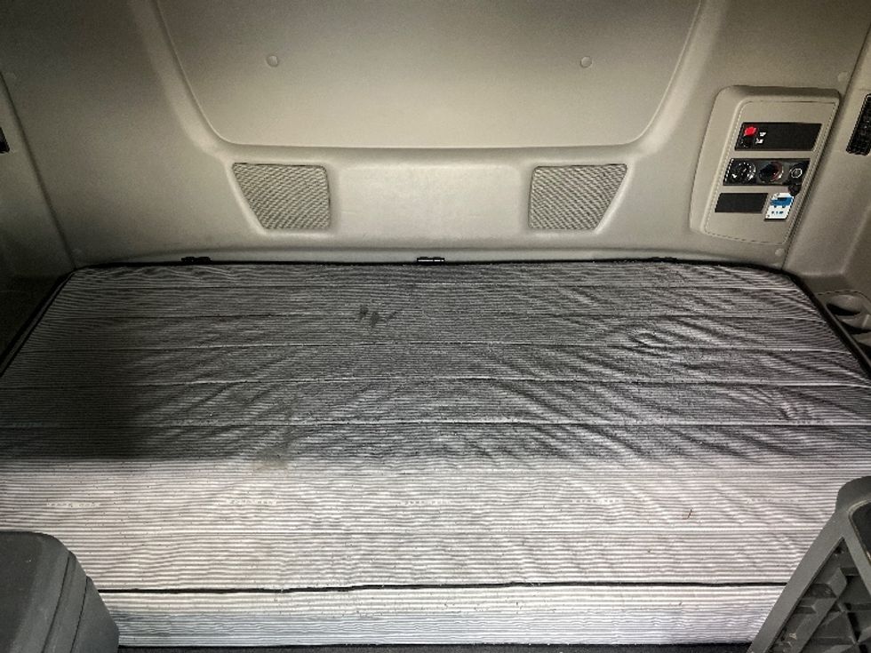 Sleeper Tractor-Heavy Duty Tractors-International-2022-LT625-El Paso-TX-689,455\n\t\tmiles-$ 32,750 - Image 17