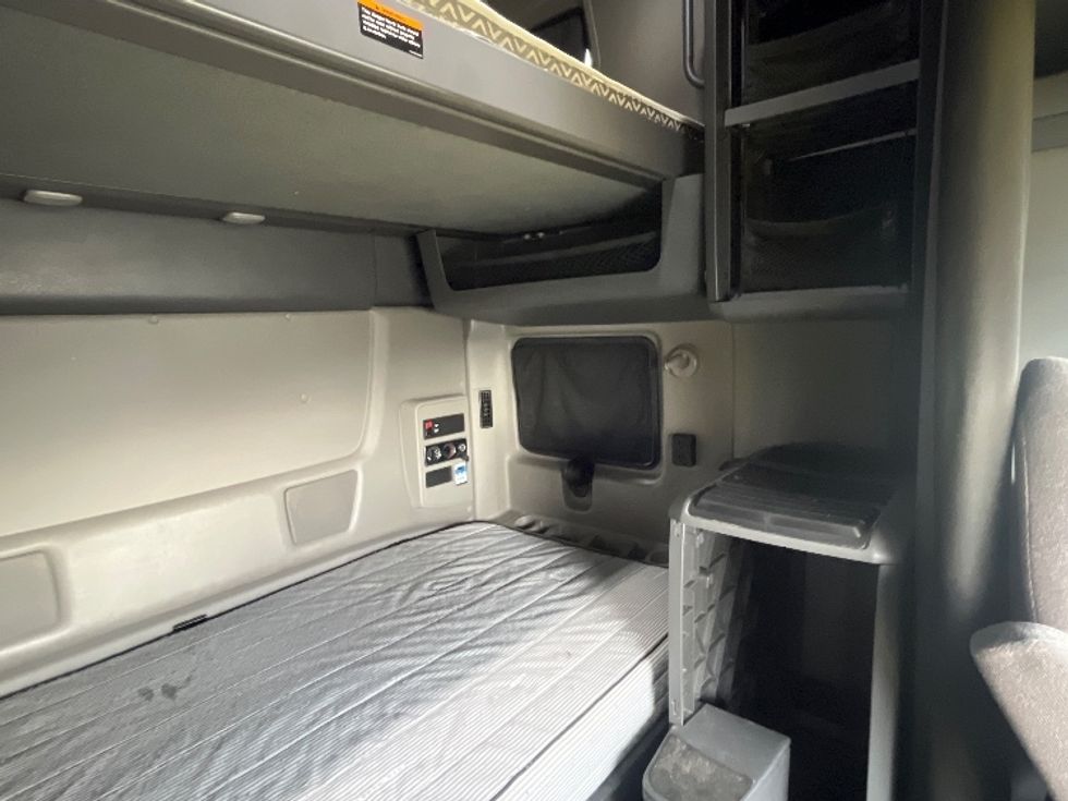 Sleeper Tractor-Heavy Duty Tractors-International-2022-LT625-El Paso-TX-689,455\n\t\tmiles-$ 32,750 - Image 18