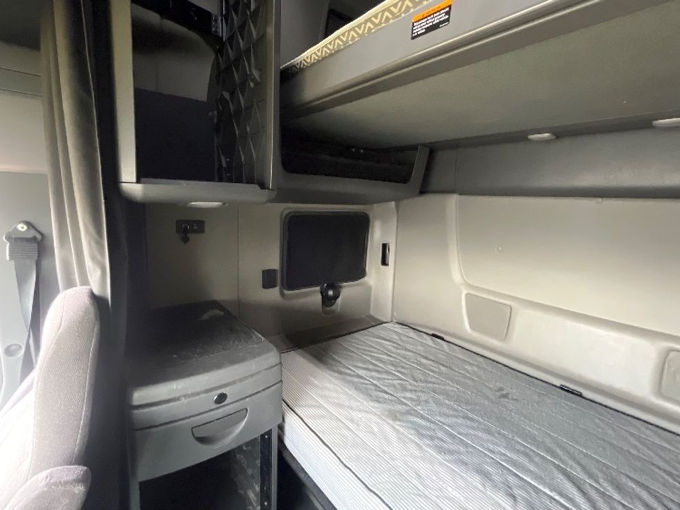 Sleeper Tractor-Heavy Duty Tractors-International-2022-LT625-El Paso-TX-689,455\n\t\tmiles-$ 32,750 - Image 19