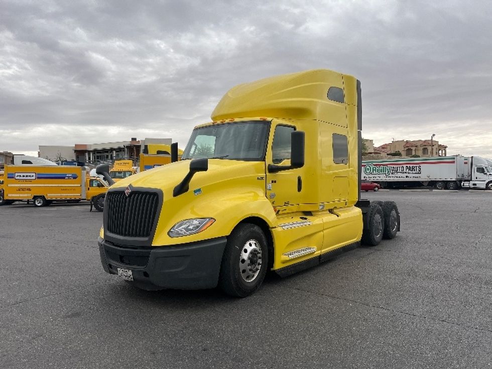 Sleeper Tractor-Heavy Duty Tractors-International-2022-LT625-El Paso-TX-689,455\n\t\tmiles-$ 32,750 - Image 3