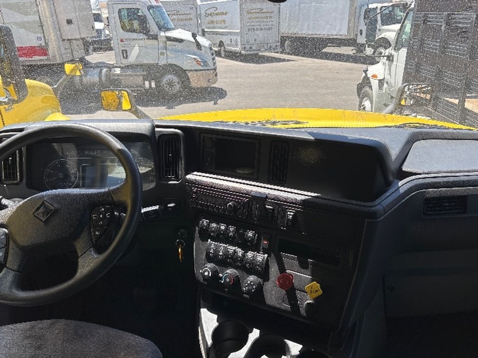 Sleeper Tractor-Heavy Duty Tractors-International-2022-LT625-El Paso-TX-693,531\n\t\tmiles-$ 32,250 - Image 12