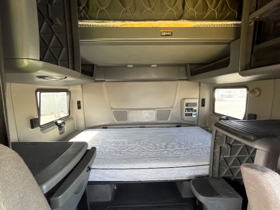 Sleeper Tractor-Heavy Duty Tractors-International-2022-LT625-El Paso-TX-693,531\n\t\tmiles-$ 32,250 - Image 16