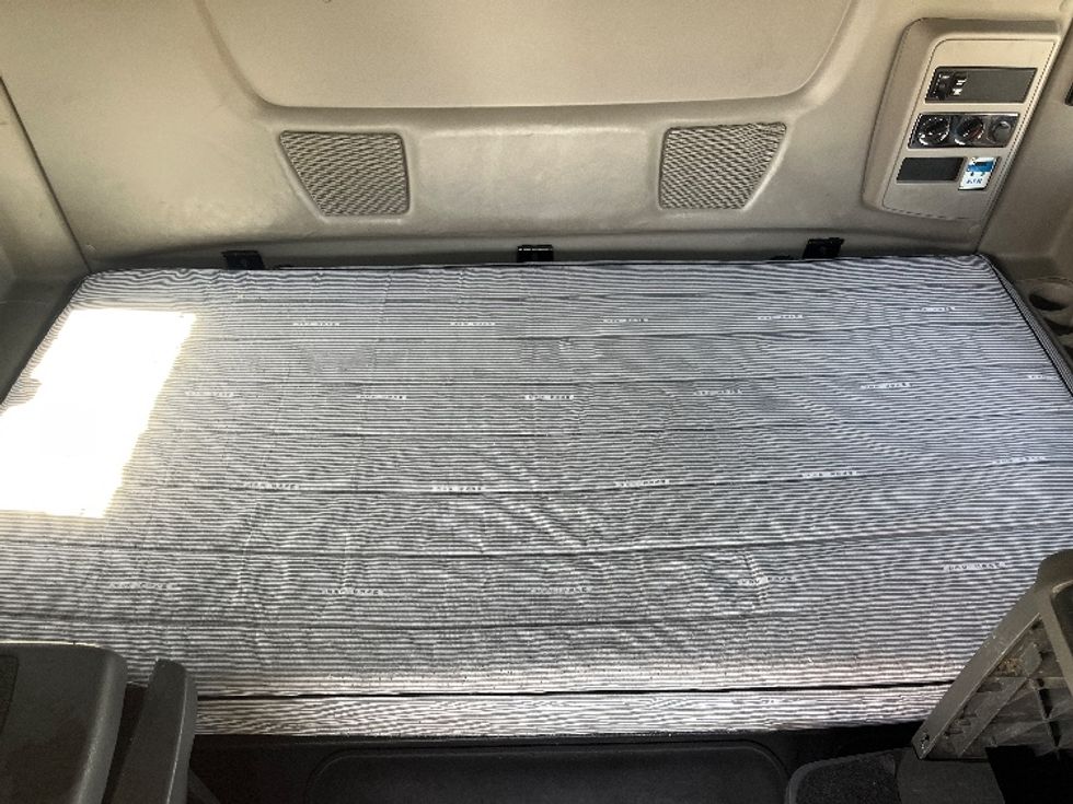 Sleeper Tractor-Heavy Duty Tractors-International-2022-LT625-El Paso-TX-693,531\n\t\tmiles-$ 32,250 - Image 17