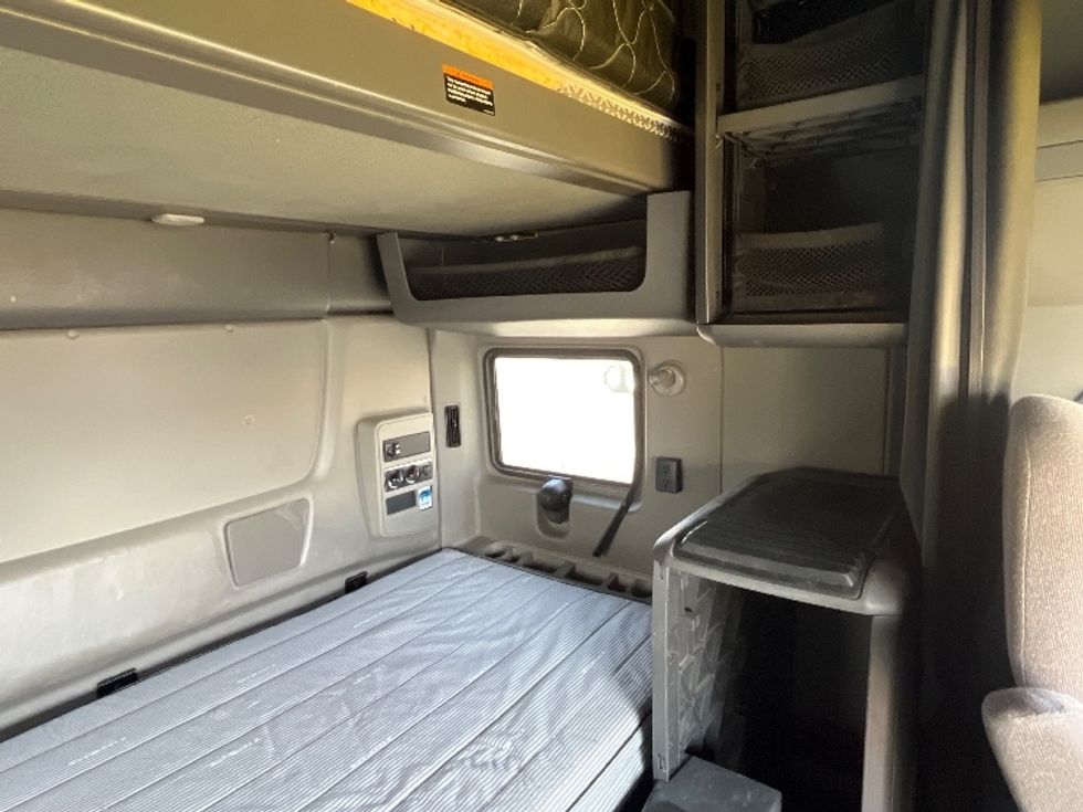 Sleeper Tractor-Heavy Duty Tractors-International-2022-LT625-El Paso-TX-693,531\n\t\tmiles-$ 32,250 - Image 18